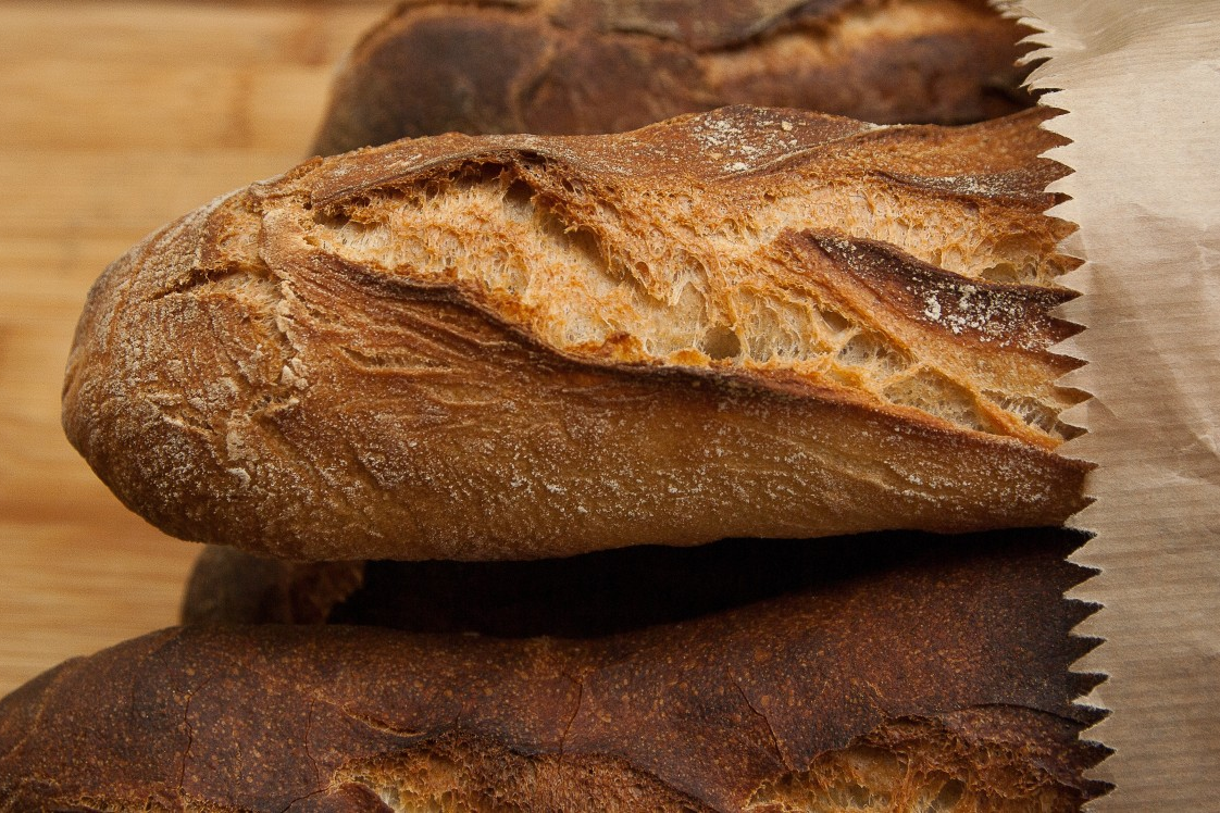 В день стоит есть около 300 г ржаного хлеба.