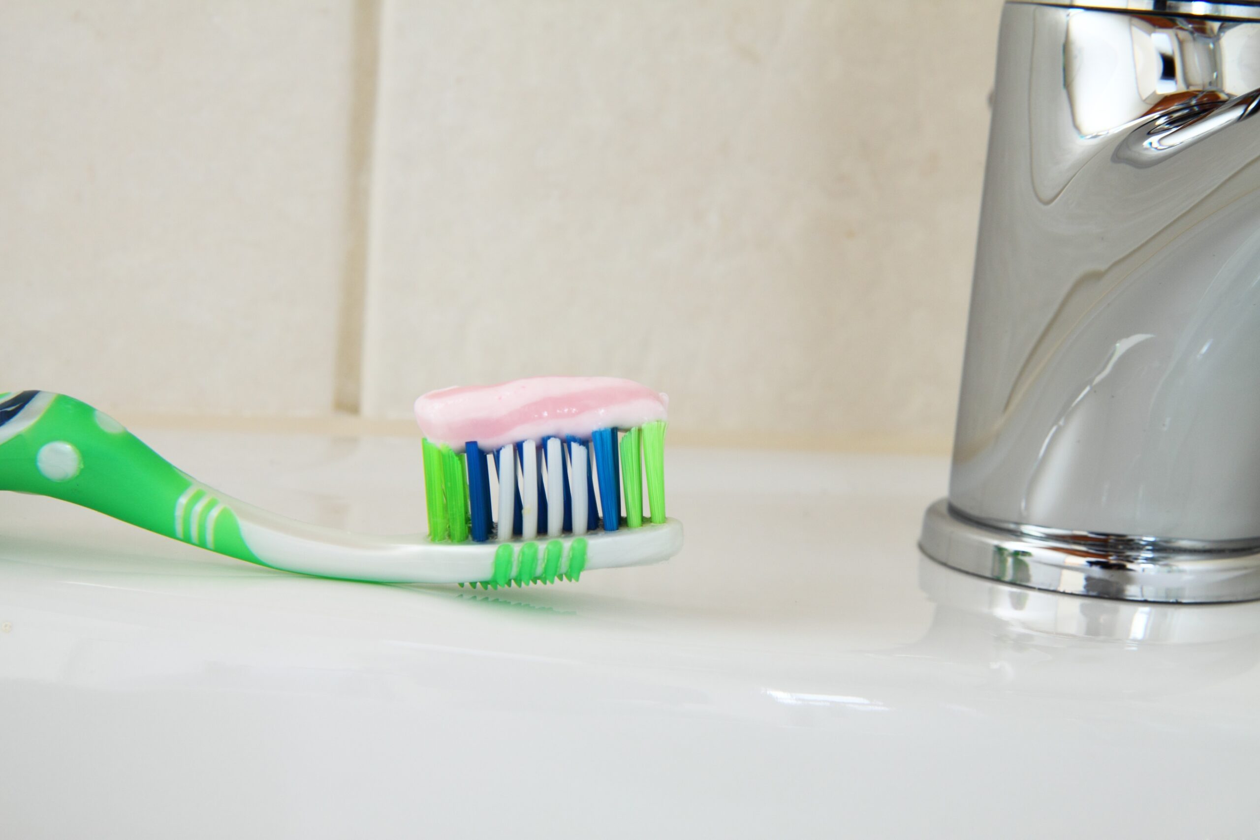 Жесткость зубной щетки зависит от состояния зубов.