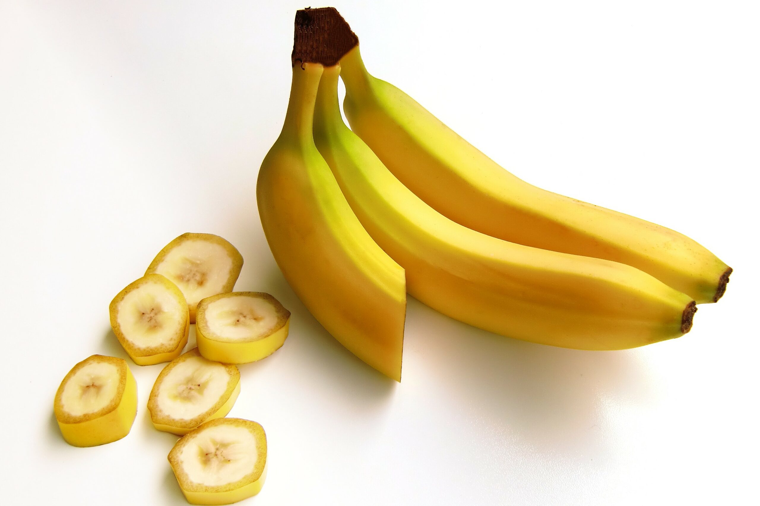 Бананы в рационе способны положительно влиять на настроение человека.