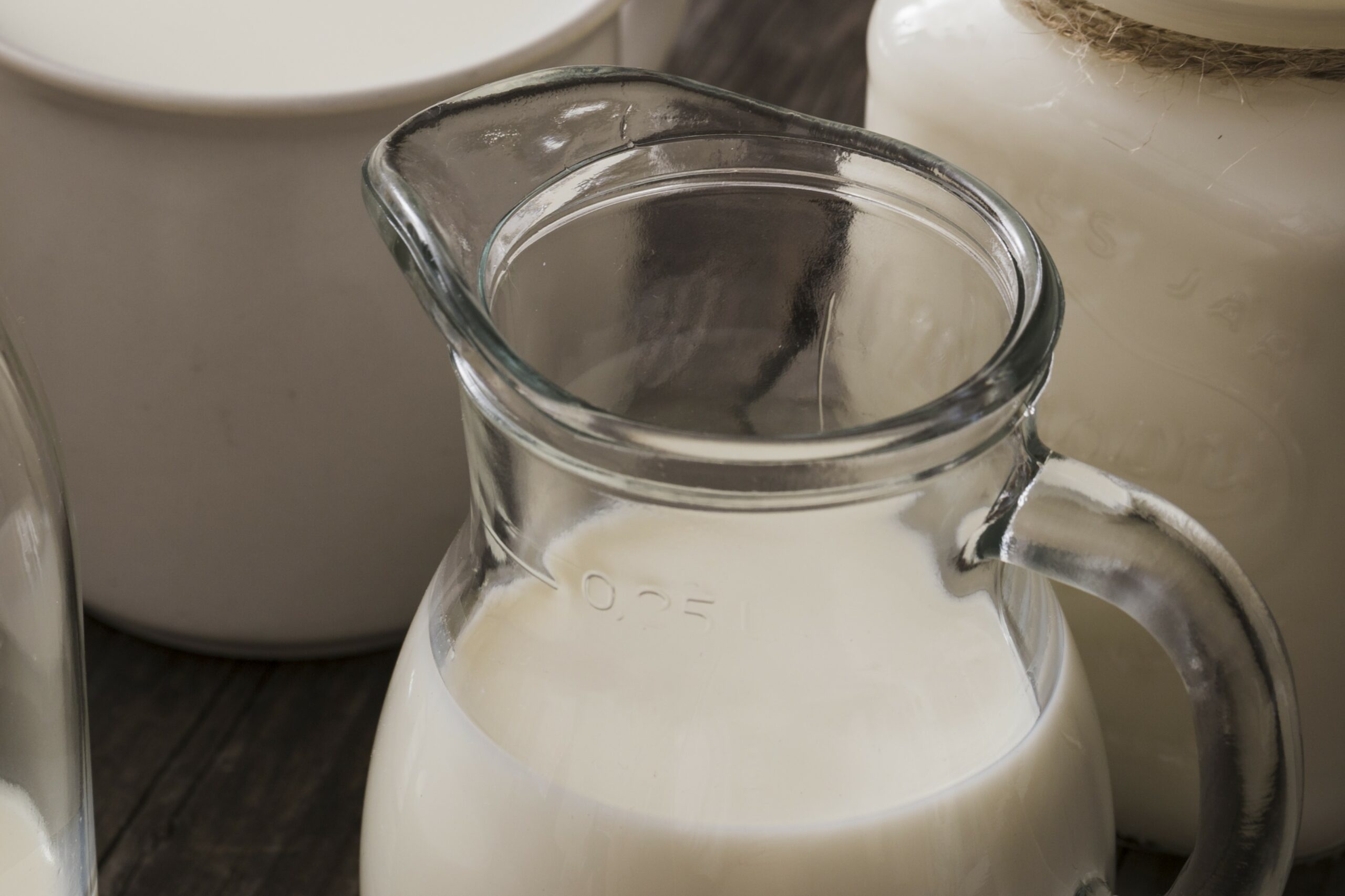 Молоко положительно влияет на здоровье костей.